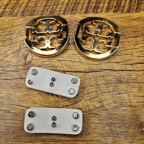 Tory Burch gold buckle leather strap medallion crafting hardware - Picture 4 of 13